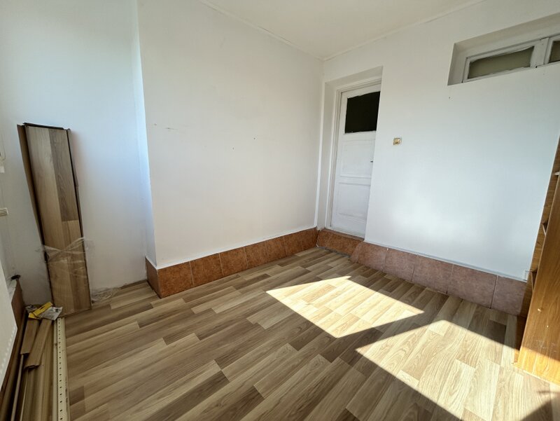 Basarabia, Piata Muncii, 3 camere 66 mp,